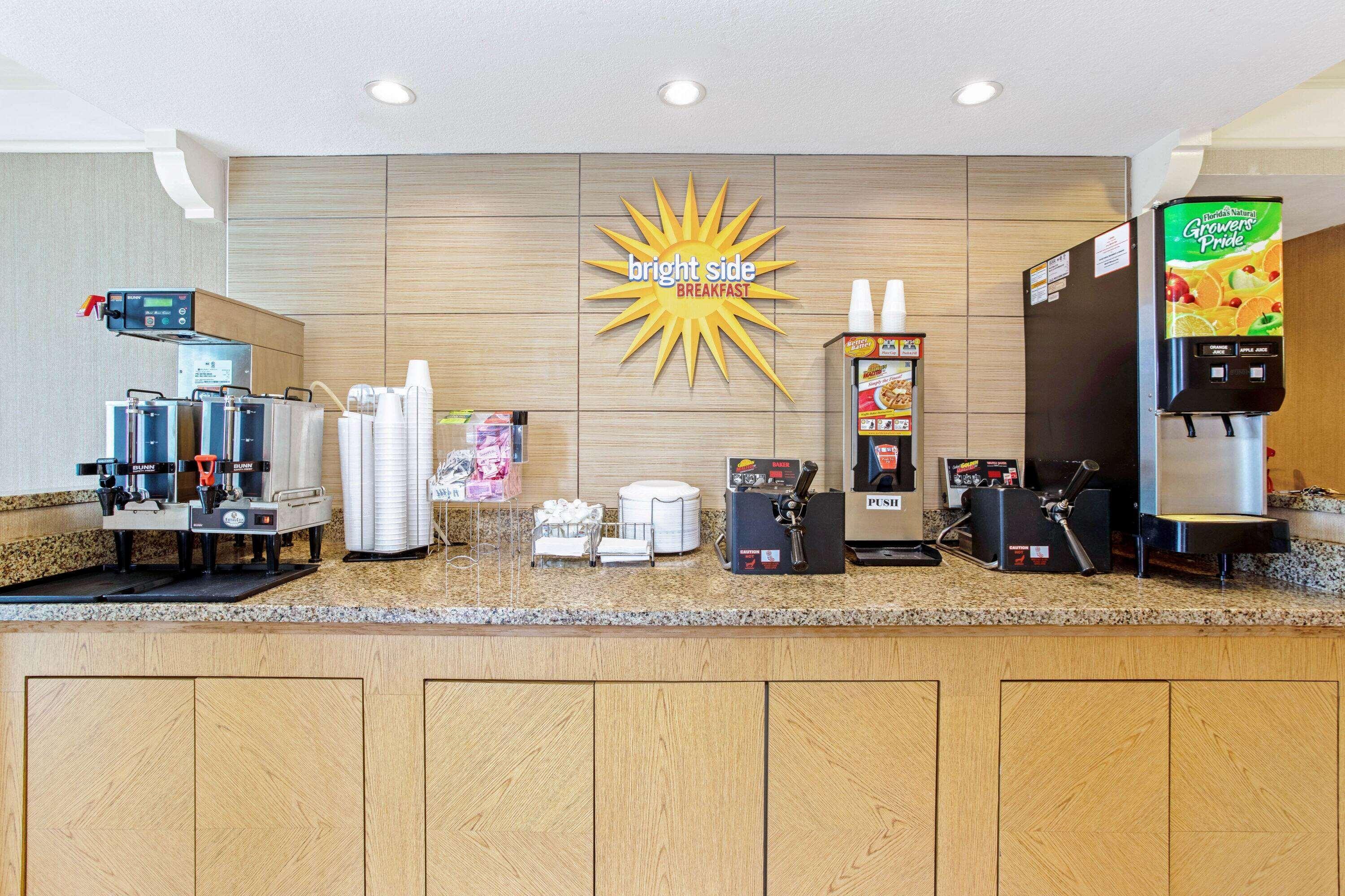 La Quinta Inn By Wyndham Orlando Airport West Bagian luar foto
