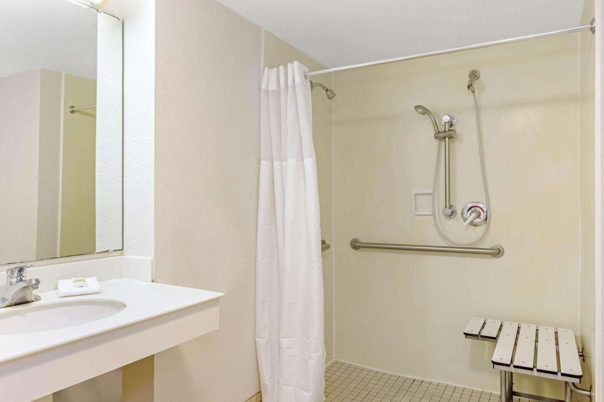La Quinta Inn By Wyndham Orlando Airport West Bagian luar foto