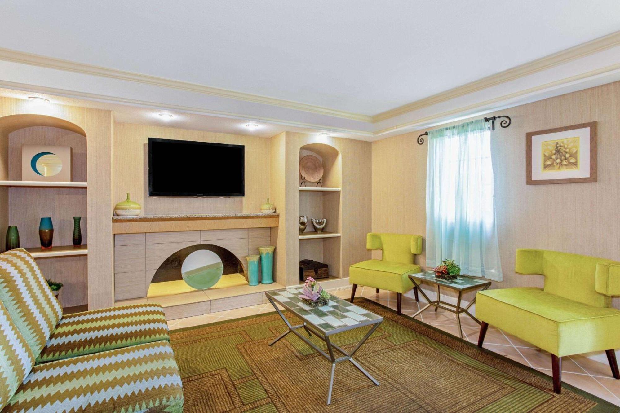 La Quinta Inn By Wyndham Orlando Airport West Bagian luar foto