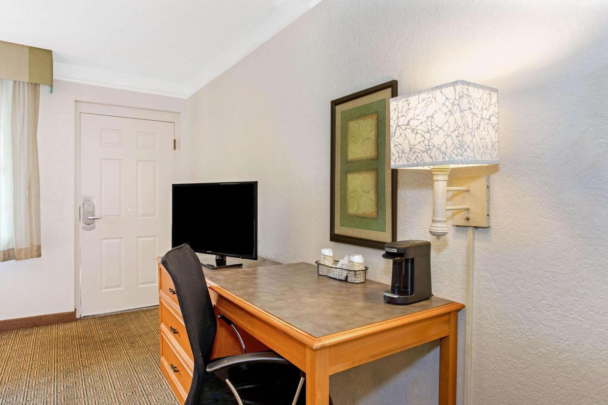 La Quinta Inn By Wyndham Orlando Airport West Bagian luar foto