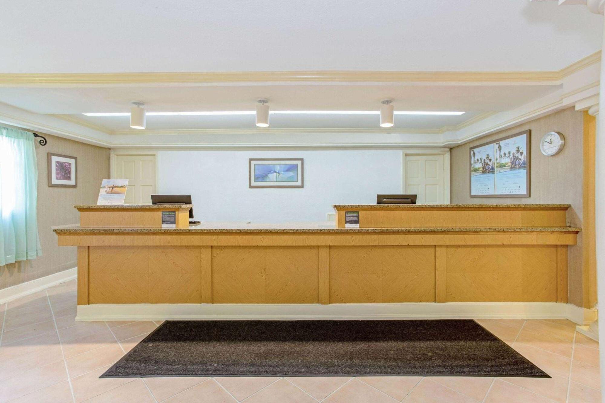 La Quinta Inn By Wyndham Orlando Airport West Bagian luar foto