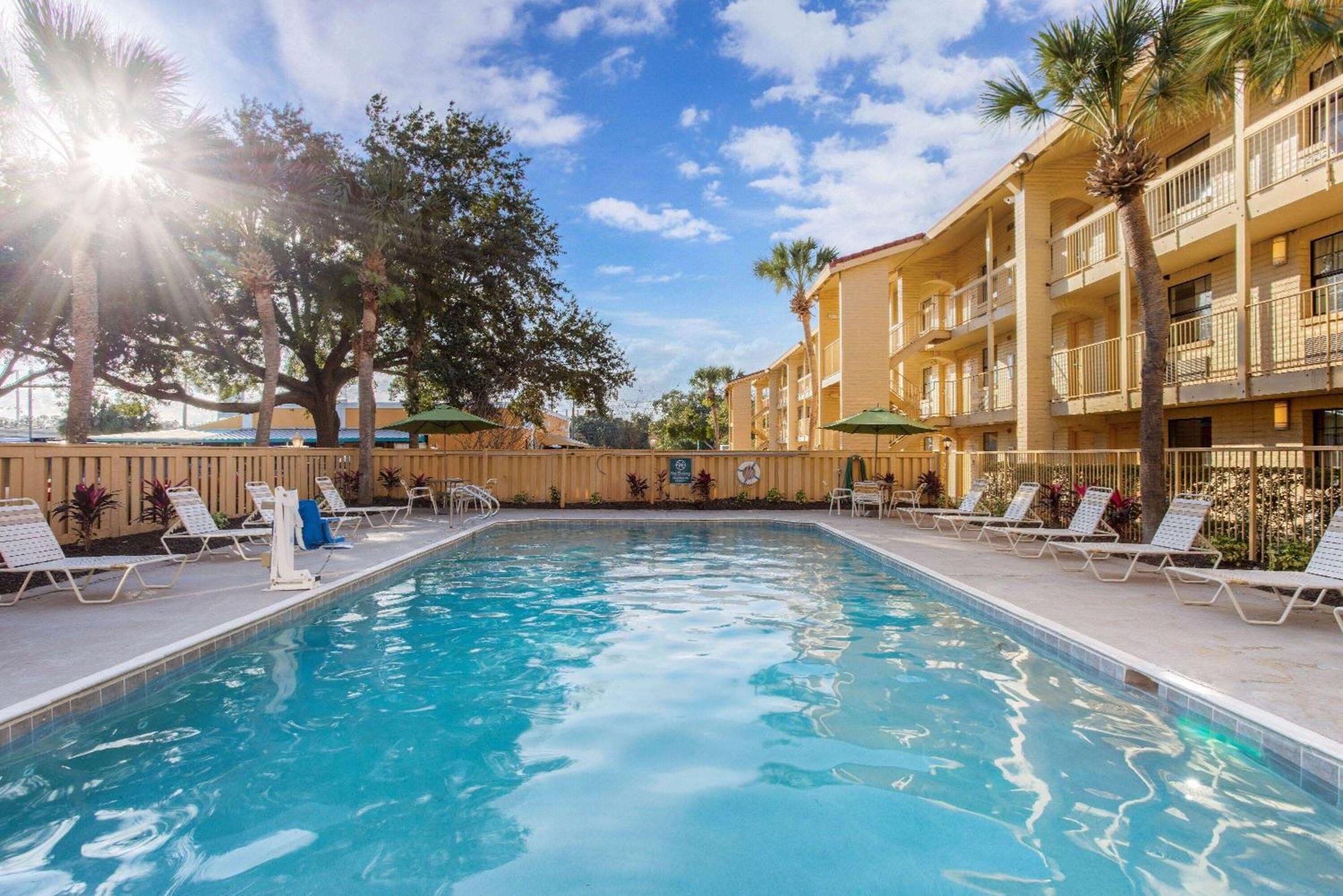 La Quinta Inn By Wyndham Orlando Airport West Bagian luar foto