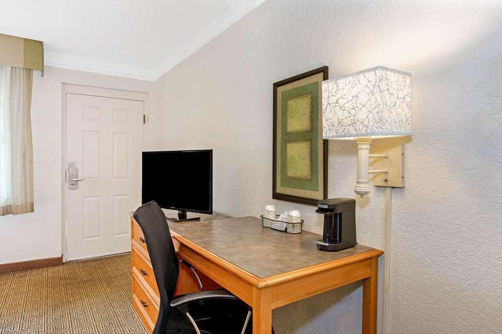 La Quinta Inn By Wyndham Orlando Airport West Ruang foto
